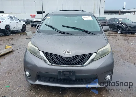 2017 Toyota Sienna Se 8 Passenger z USA, uszkodzony, nr VIN 5TDXZ3DC7HS793784